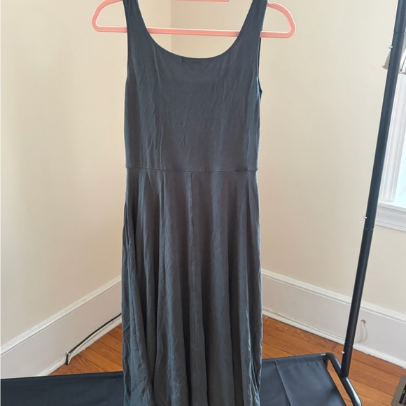 Olive Quince Sleeveless Dress Medium - Picture 3 of 3
